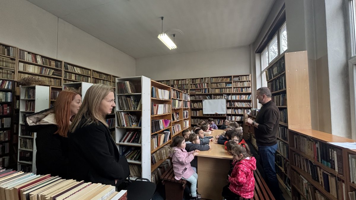 DJECA IZ VRTIĆA “LJILJANI” IZ VOGOŠĆE POSJETILI BIBLIOTEKU POVODOM MEĐUNARODNOG DANA DJEČIJE KNJIŽEVNOSTI