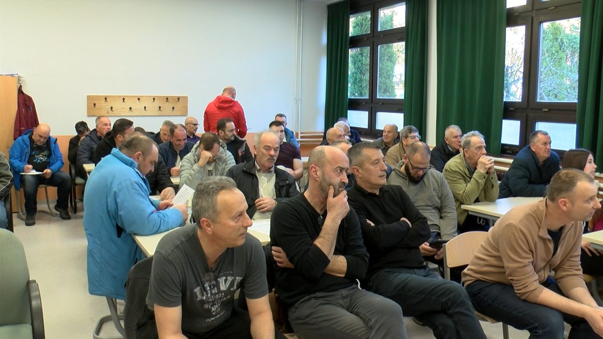 U ORGANIZACIJI UDRUŽENJA PČELARA “KOŠNICA” IZ VOGOŠĆE ODRŽANO EDUKATIVNO PREDAVANJE