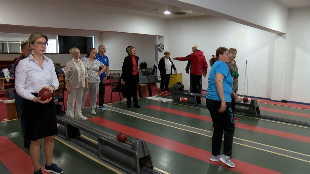 KORISNICI CENTRA ZA ZDRAVO STARENJE DRUŽILI SE U VOGOŠĆANSKOJ KUGLANI