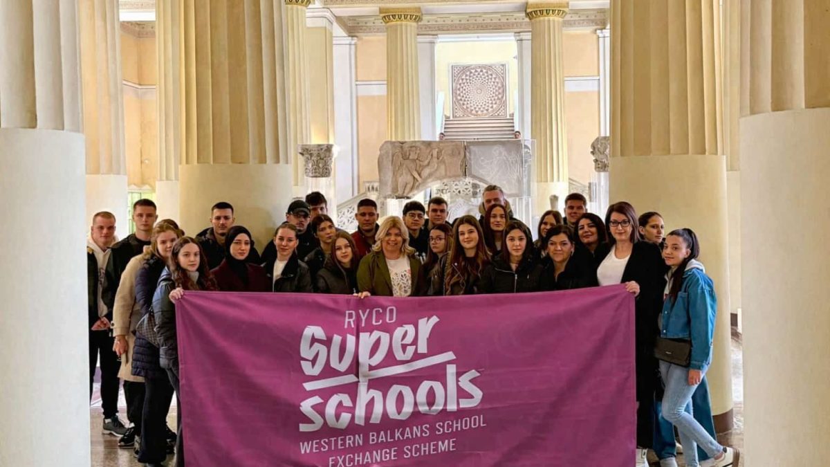 MEĐUNARODNA RAZMJENA SREDNJOŠKOLSKOG CENTRA VOGOŠĆA I EKONOMSKO-TRGOVAČKE ŠKOLE “KNJAZ MILOŠ” GORNJI MILANOVAC