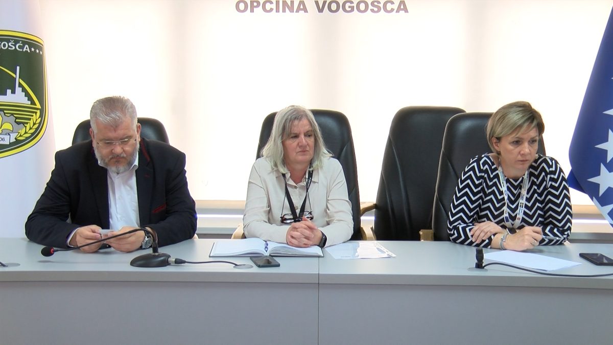 ODRŽAN SASTANAK O PROBLEMU PREVOZA U BLAGOVCU I TIHOVIĆIMA: GRAĐANI TRAŽE HITNA RJEŠENJA