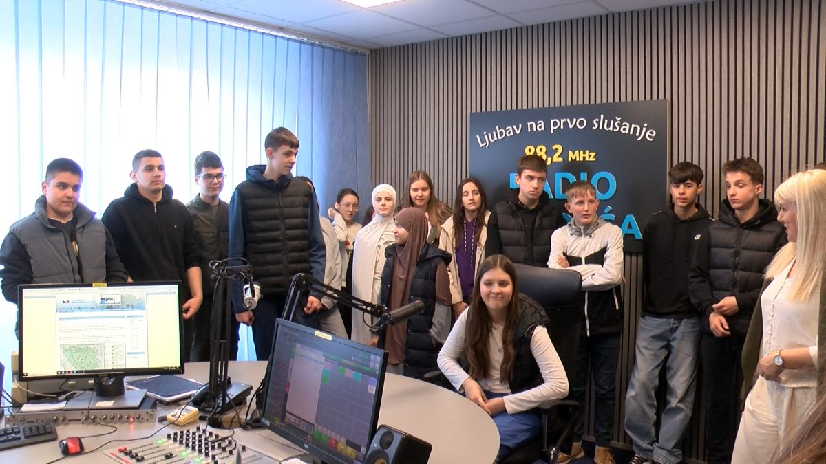 UČENICI OŠ “ZAHID BARUČIJA” POSJETILI RTV VOGOŠĆA