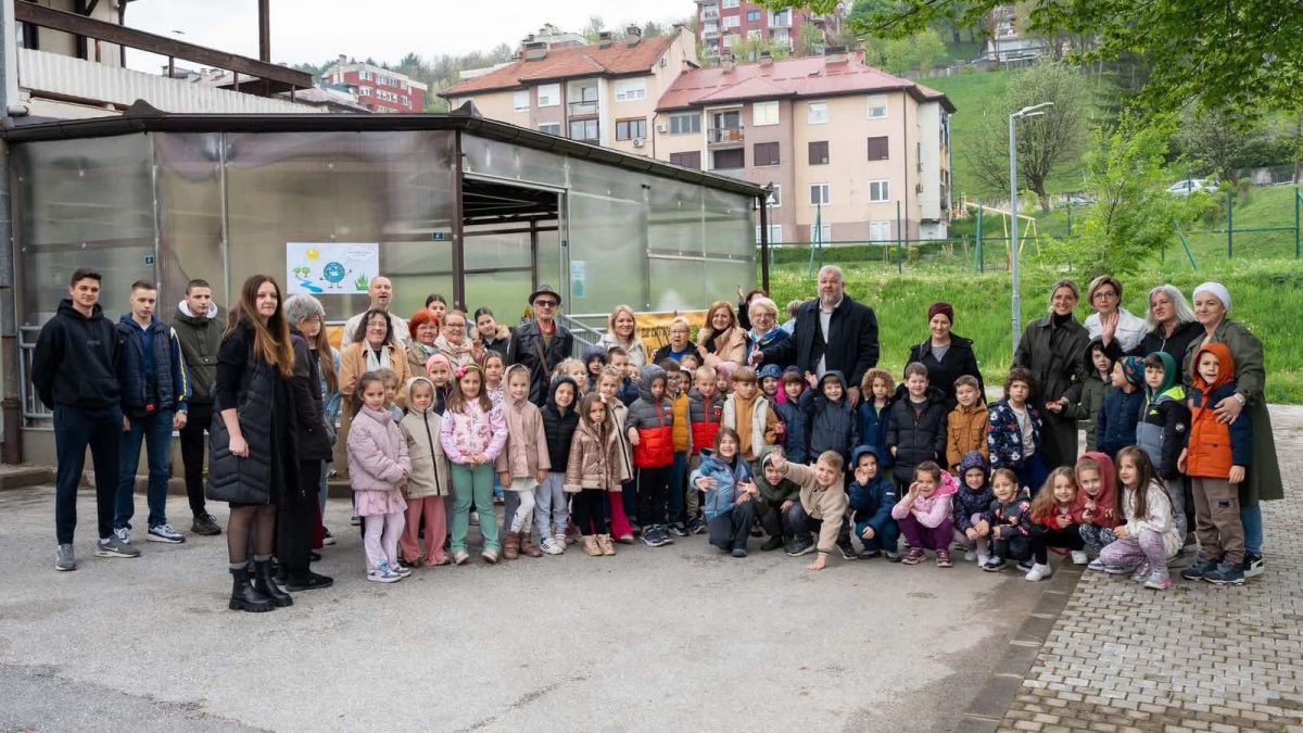 MEĐUGENERACIJSKIM SUSRETOM I SADNJOM BILJAKA U VOGOŠĆI OBILJEŽEN DAN PLANETE ZEMLJE