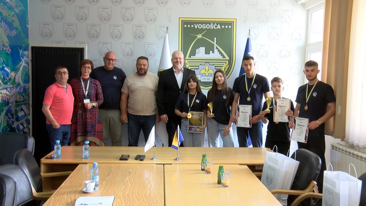 DRŽAVNI PRVACI U OLIMPIJSKOM BOKSU NA PRIJEMU KOD NAČELNIKA HASANOVIĆA