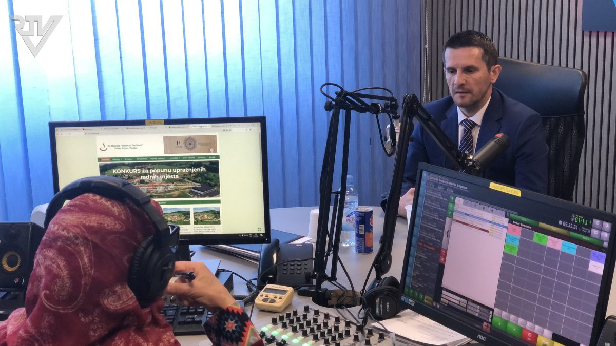 PREDSTAVLJAMO JU MEDRESA „OSMAN ef. REDŽOVIĆ“ VELIKO ČAJNO KOD VISOKOG – GOST JUTARNJEG PROGRAMA DIREKTOR DŽENAN REZAKOVIĆ