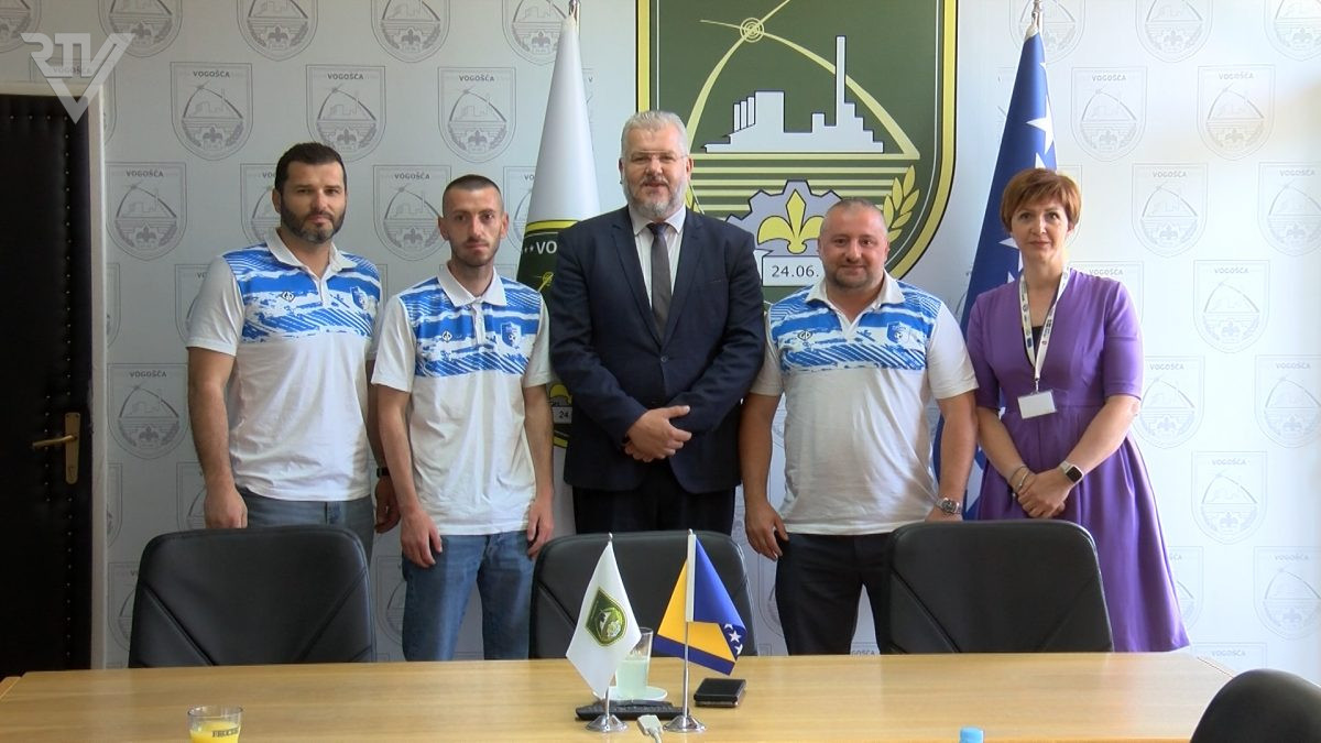 NAČELNIK MIGDAD HASANOVIĆ UPRILIČIO PRIJEM ZA  MININOGOMETNOG REPREZENTATIVCA MUHAMEDA TIHIĆA