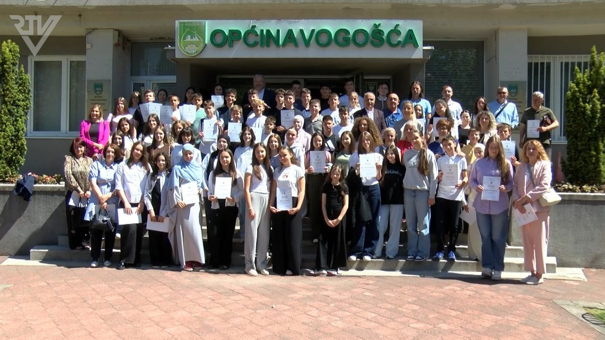 NAČELNIK HASANOVIĆ DODJELIO DIPLOME NAJUSPJEŠNIJIM OSNOVCIMA SA OPĆINSKIH TAKMIČENJA