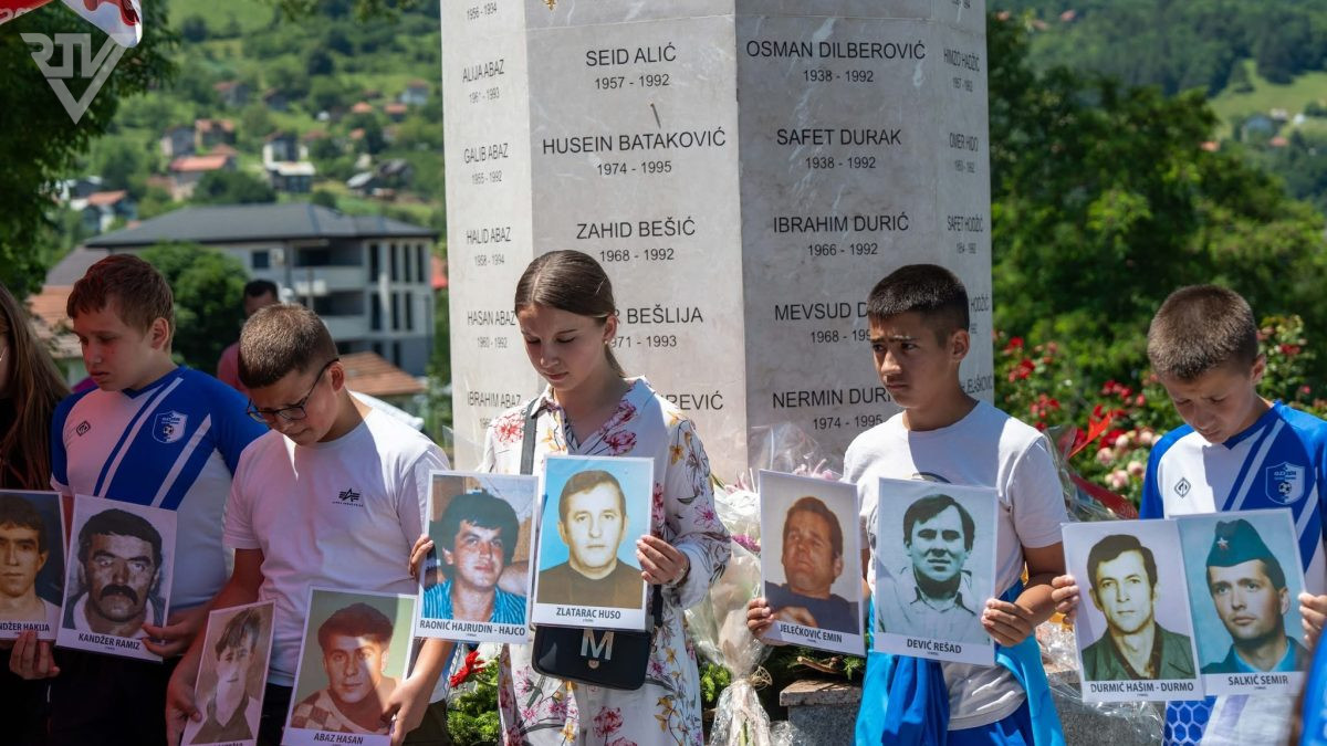 OBILJEŽEN DAN PORODICA NESTALIH OPĆINE VOGOŠĆA: POTRAGA ZA 58 VOGOŠĆANA JOŠ TRAJE