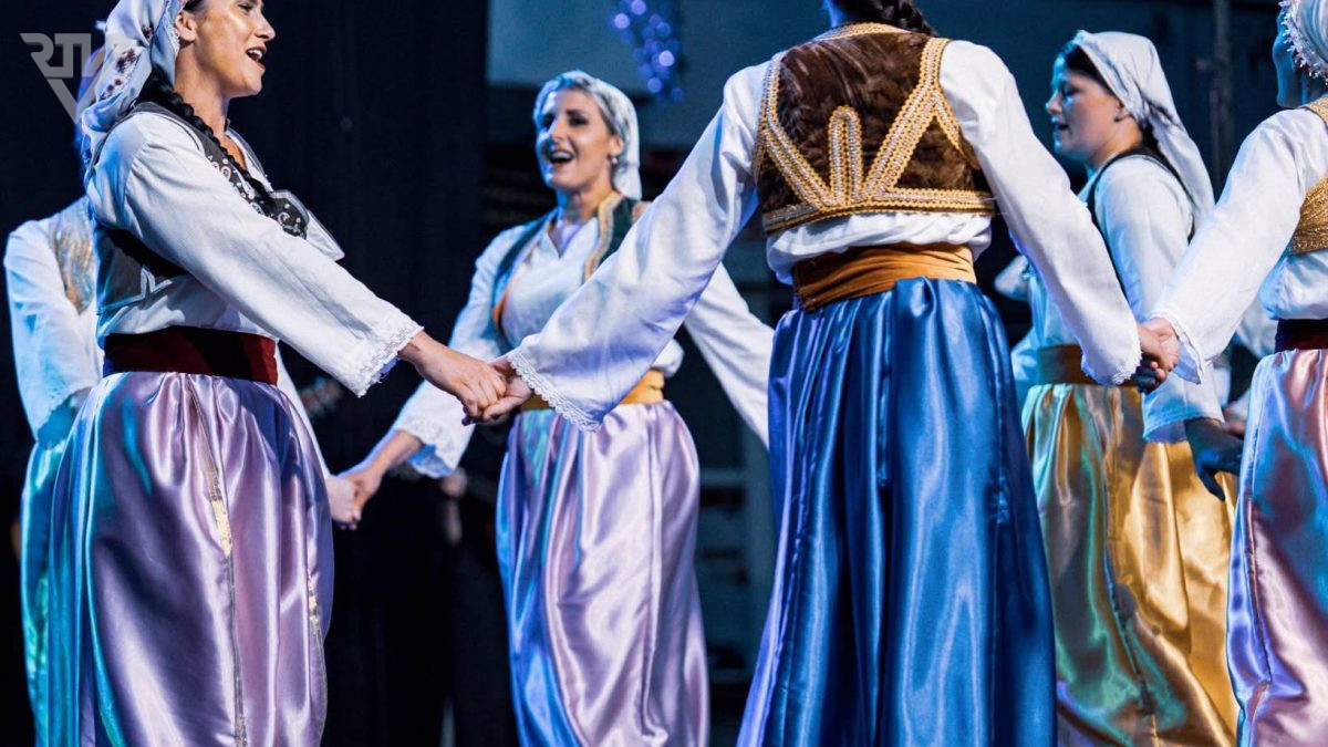 VEČER FOLKLORA, TRADICIJE I IGRE ODUŠEVILA PUBLIKU NA VOGOŠĆANSKIM DANIMA