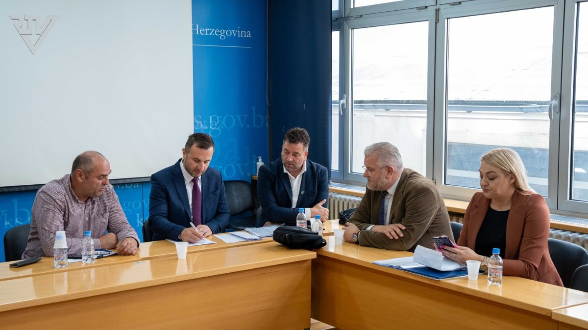 NAČELNIK HASANOVIĆ POTPISAO SPORAZUM S MINISTARSTVOM PRIVREDE KS, 450.000 KM ZA REGULACIJU I ČIŠĆENJE KORITA RIJEKA