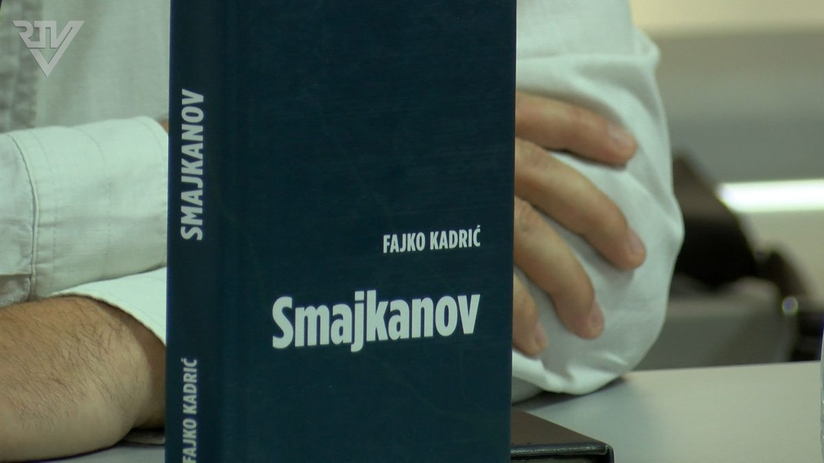 U POVODU OBILJEŽAVANJA 11. JULA – DANA SJEĆANJA NA GENOCID U SREBRENICI U VOGOŠĆI UPRILIČENA PROMOCIJA ROMANA “SMAJKANOV” AUTORA FAJKE KADRIĆA