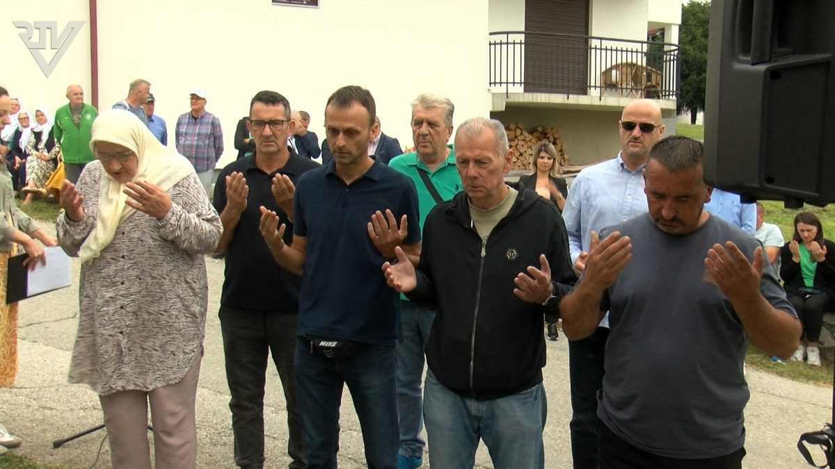 OBILJEŽENA 33. GODIŠNJICA SJEĆANJA NA ŠEHIDE MENJAKA