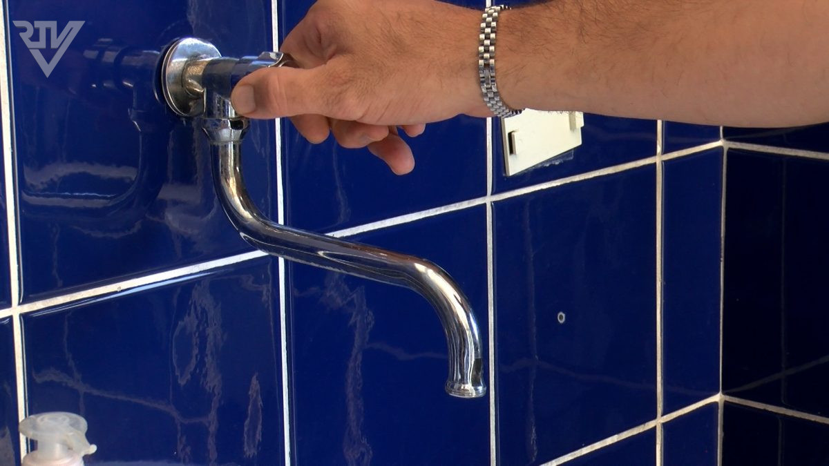 ZBOG SMANJENOG KAPACITETA VODE SA PERAČKOG VRELA U VOGOŠĆI I DALJE MOGUĆE REDUKCIJE