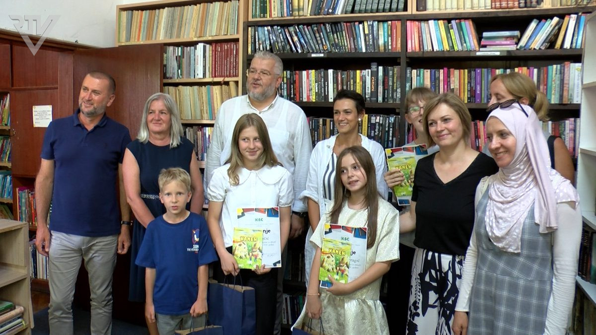 NAJVRIJEDNIJIM ČITAOCIMA VOGOŠĆANSKE BIBLIOTEKE URUČENI PRIGODNI POKLONI I DIPLOME