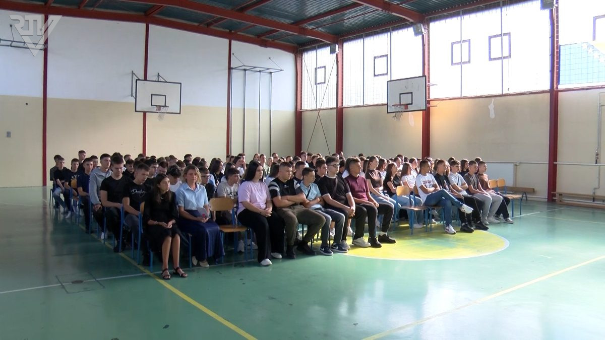 PRVI ŠKOLSKI DAN ZA 140 NOVOUPISANIH UČENIKA SREDNJOŠKOLSKOG CENTRA VOGOŠĆA