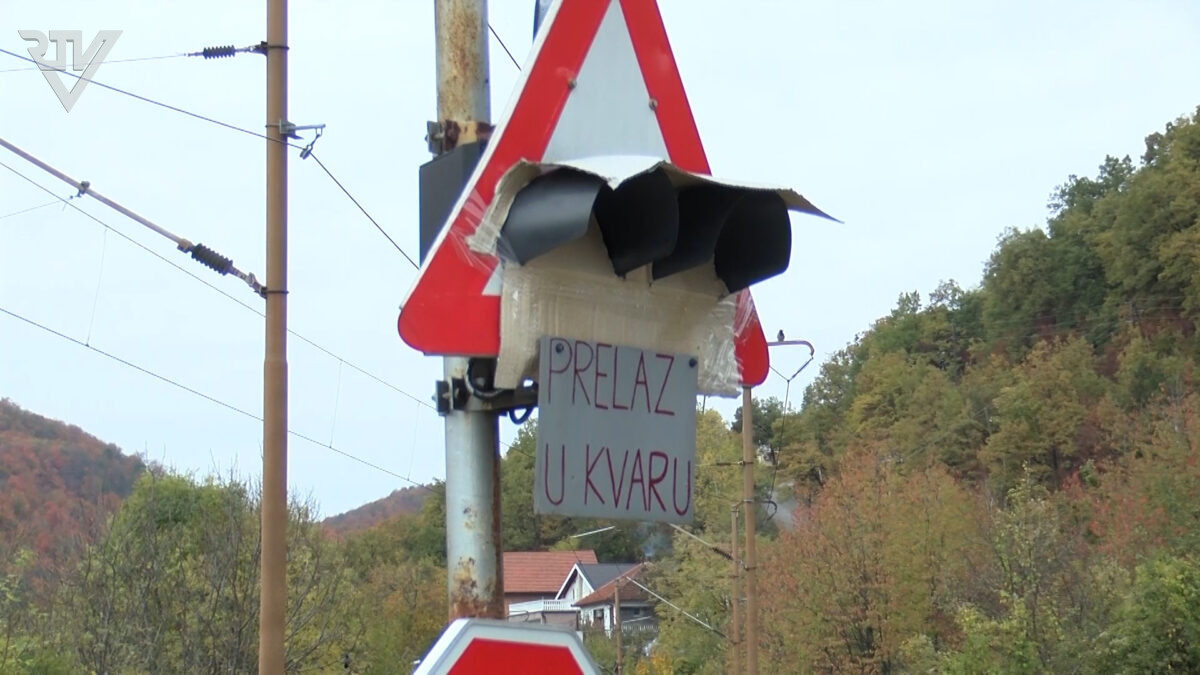 ZBOG KVARA NA RAMPI PRUŽNI PRELAZ U SVRAKAMA OPASNOST PJEŠACIMA I VOZAČIMA